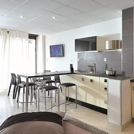 Chrome - Héliopolis D 80 - Luxe - 2 Personnes Appartement