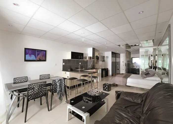 Chrome - Héliopolis D 80 - Luxe - 2 Personnes * Agde